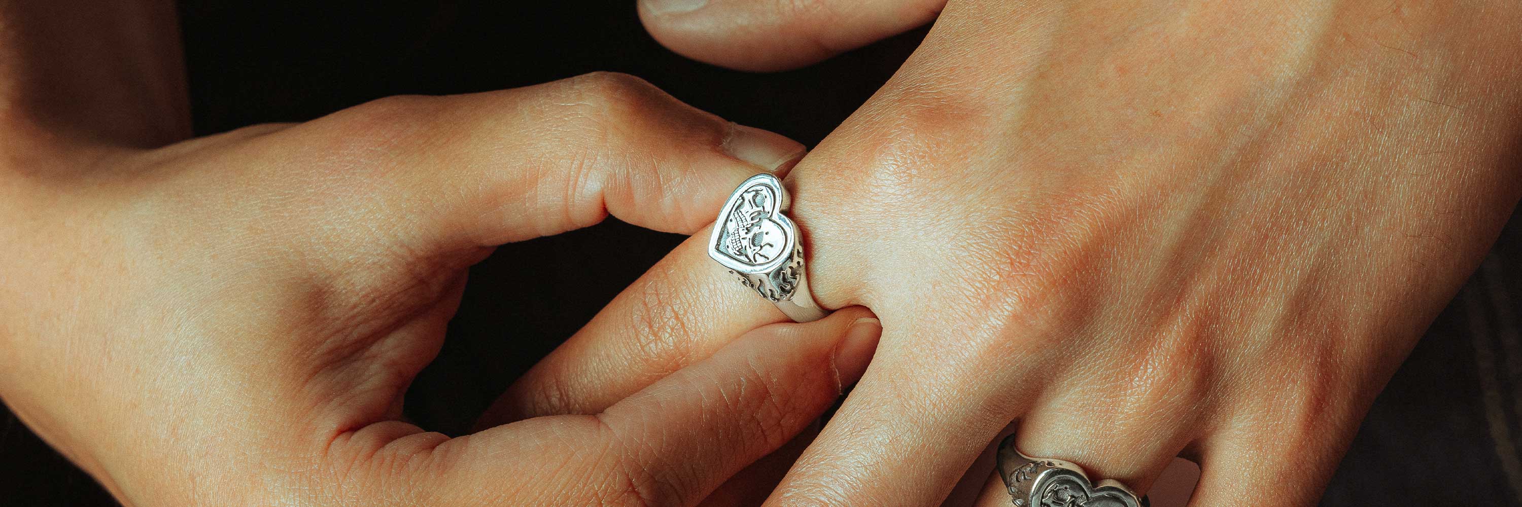 925 sterling silver heart ring with skulls for men